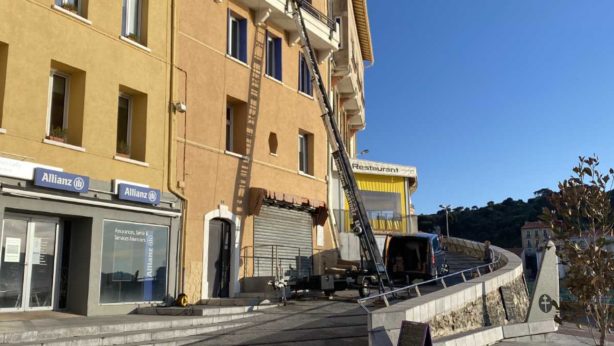 monte meubles yH5BAEAAAAALAAAAAABAAEAAAIBRAA7