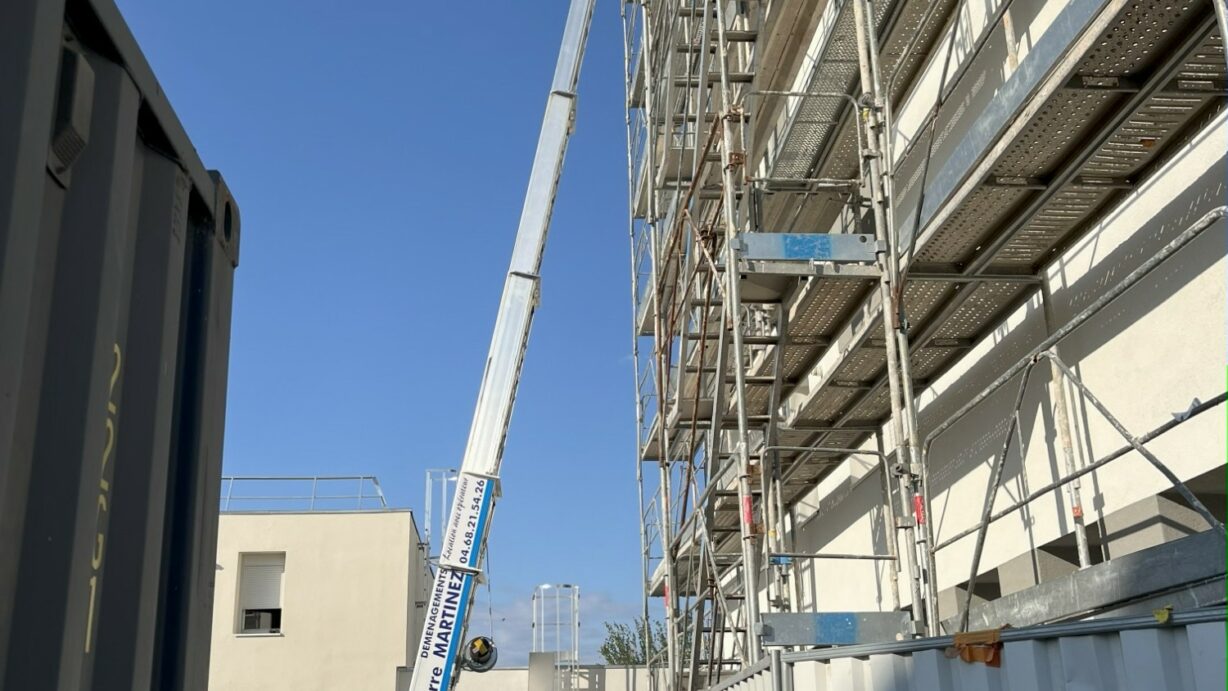 monte meubles yH5BAEAAAAALAAAAAABAAEAAAIBRAA7